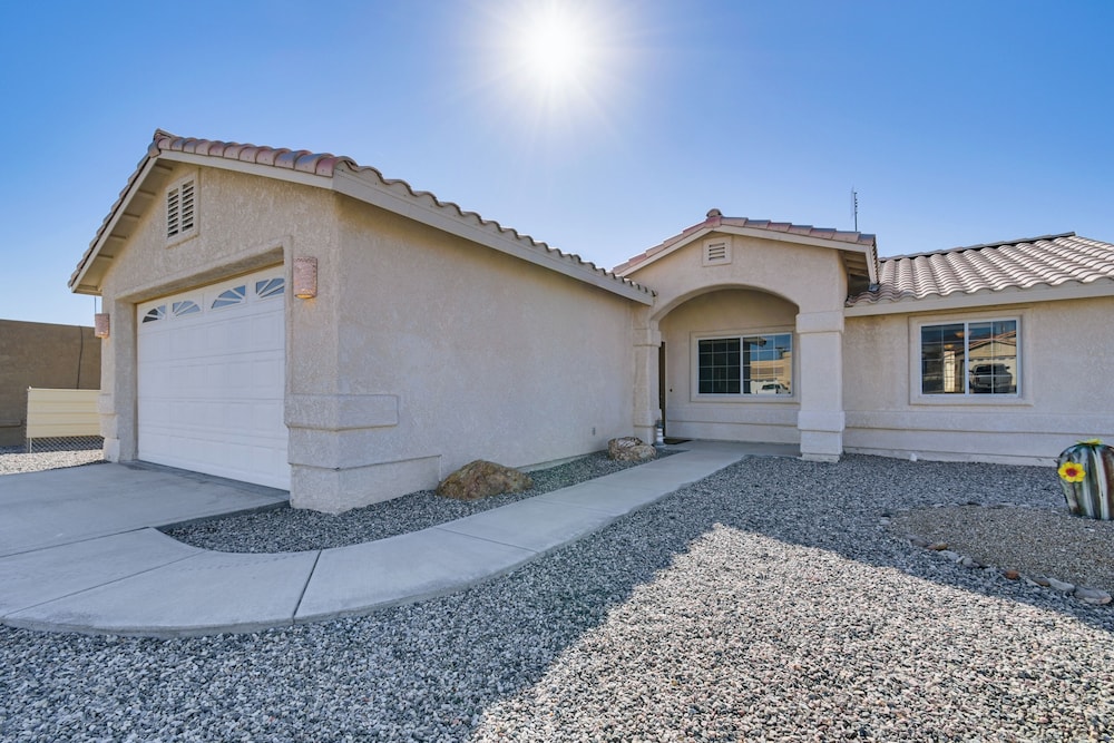 1 Mi to Windsor Beach - Lake Havasu City Home