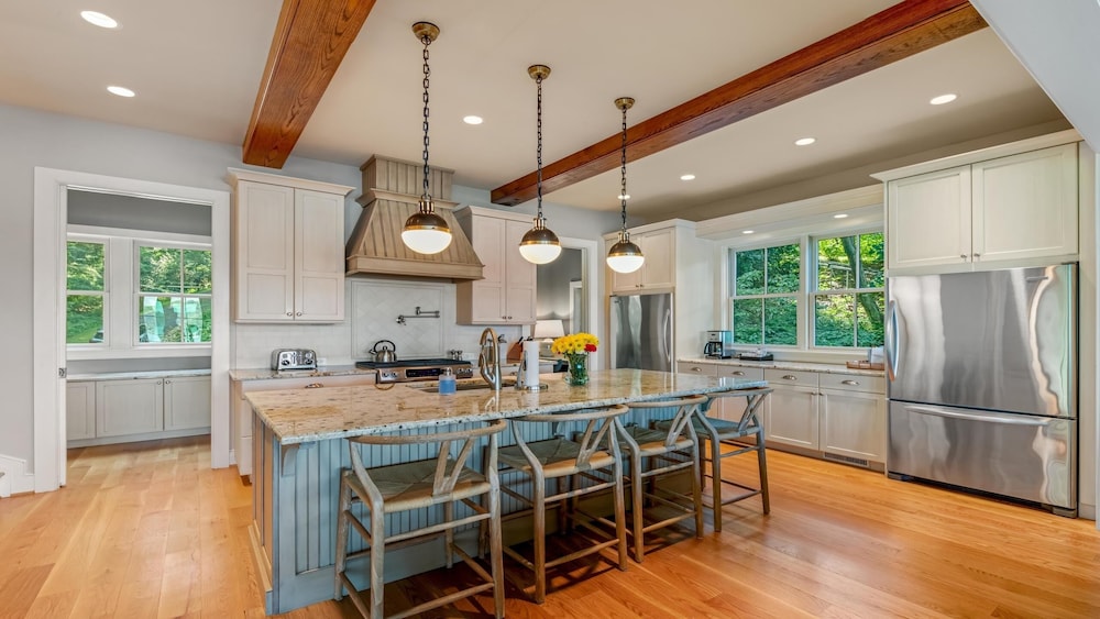Epic Views Of The Severn River Await You! 3 Bedroom Home by Redawning view 5