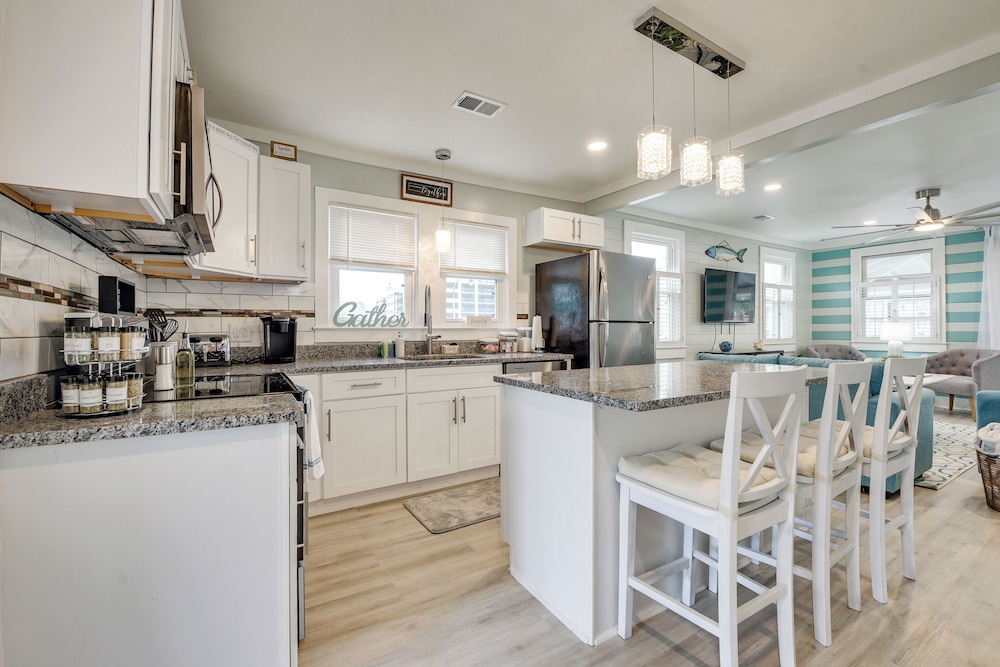 Walk to Shore: Home w/ Deck in North Myrtle Beach