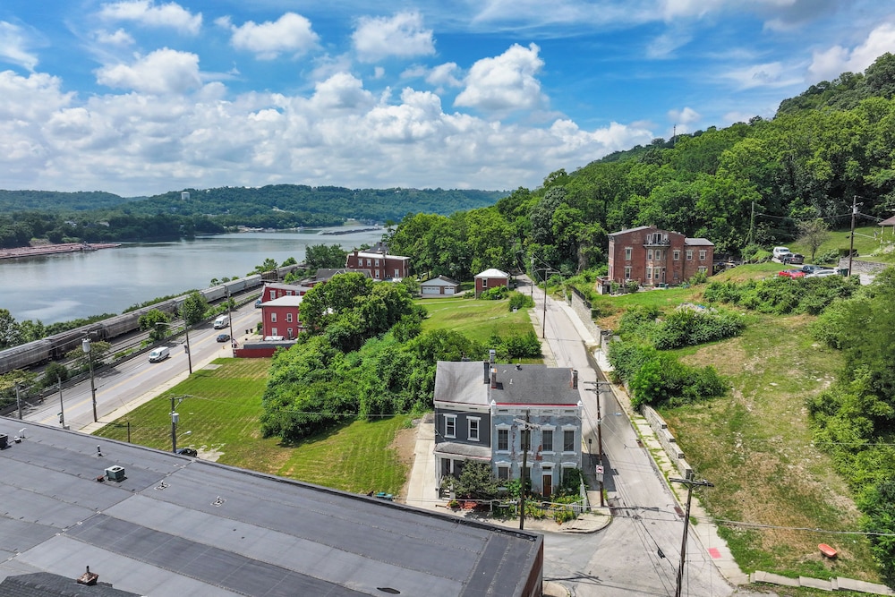Game Days, Grubs & More: Updated Cincinnati Home!