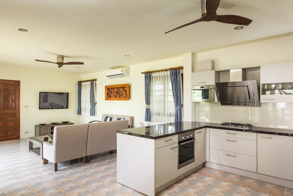 Idyllic Samui Beach Villa Resort
