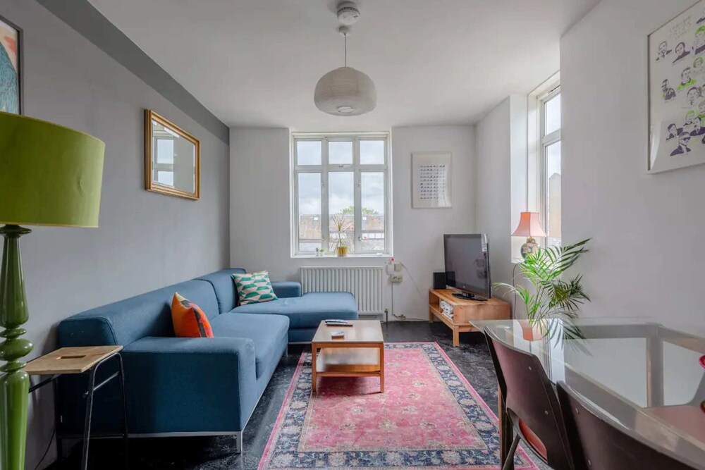 Bright & Spacious 2BD Flat - Hackney