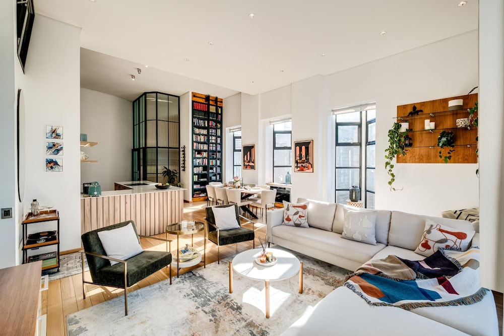 Contemporary 2bed in Art Deco Heritage Site Elevea