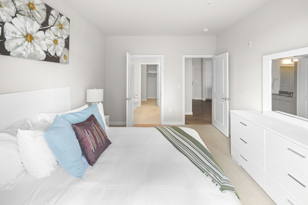 Global Luxury Suites at Reston - Property Image 21