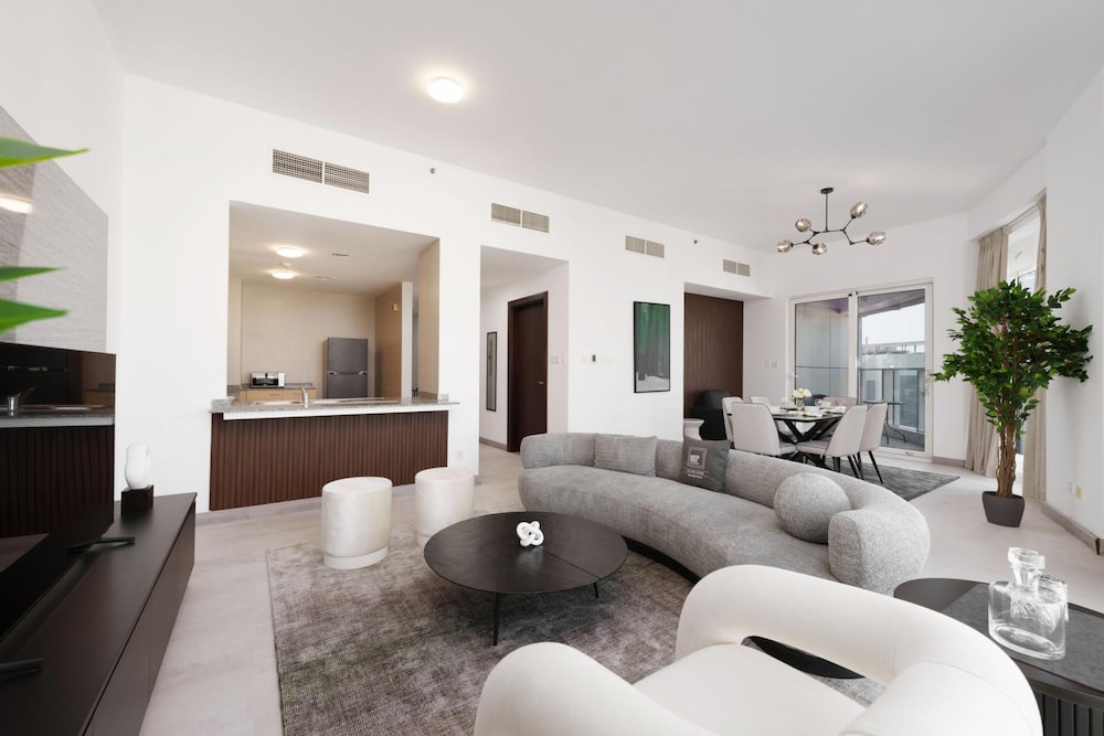 Elegant Panoramic Sea View Apt on Al Reem Island