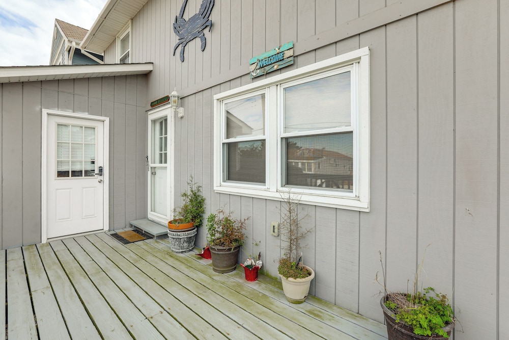 Walk to Public Beach: Bayfront Jersey Home w/ View