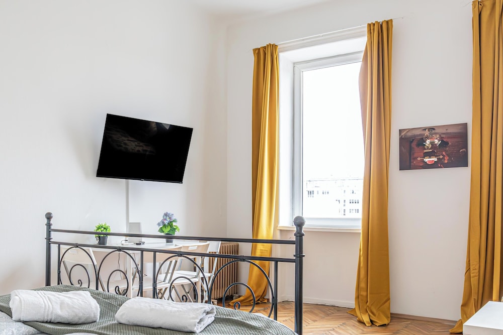 Bright 2BR Apartment Near Danube