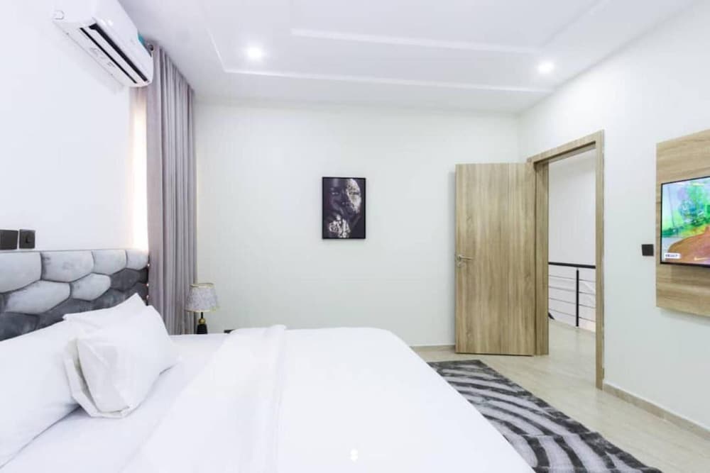 Furnished 4-bed House Lekki Phase 1 Lagos view 5