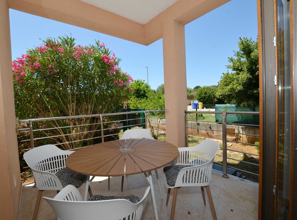 Elegant and Brigth Corner Apartments