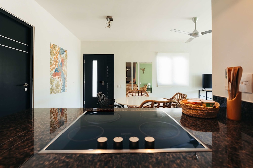 Seabreeze Retreat Stylish Blue Bay Residence