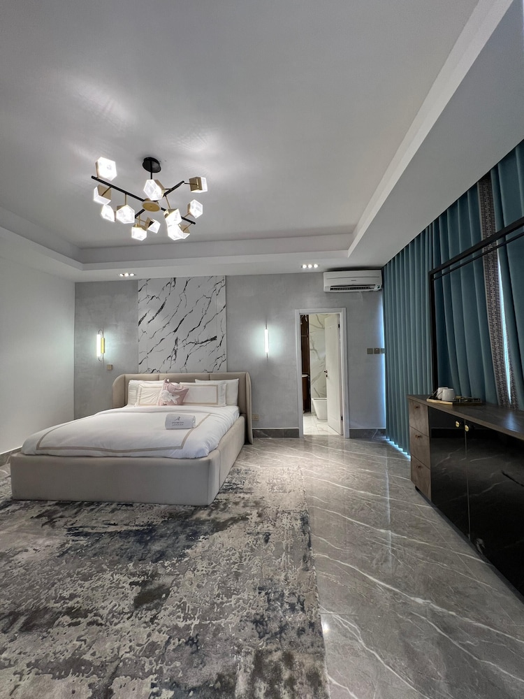 Sujimoto Residences Precious