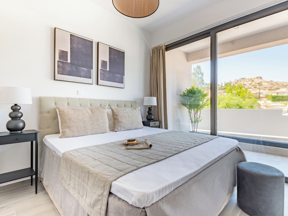 Sanders River Plaza Nice 3 Bedroom Apt w Terrace view 3