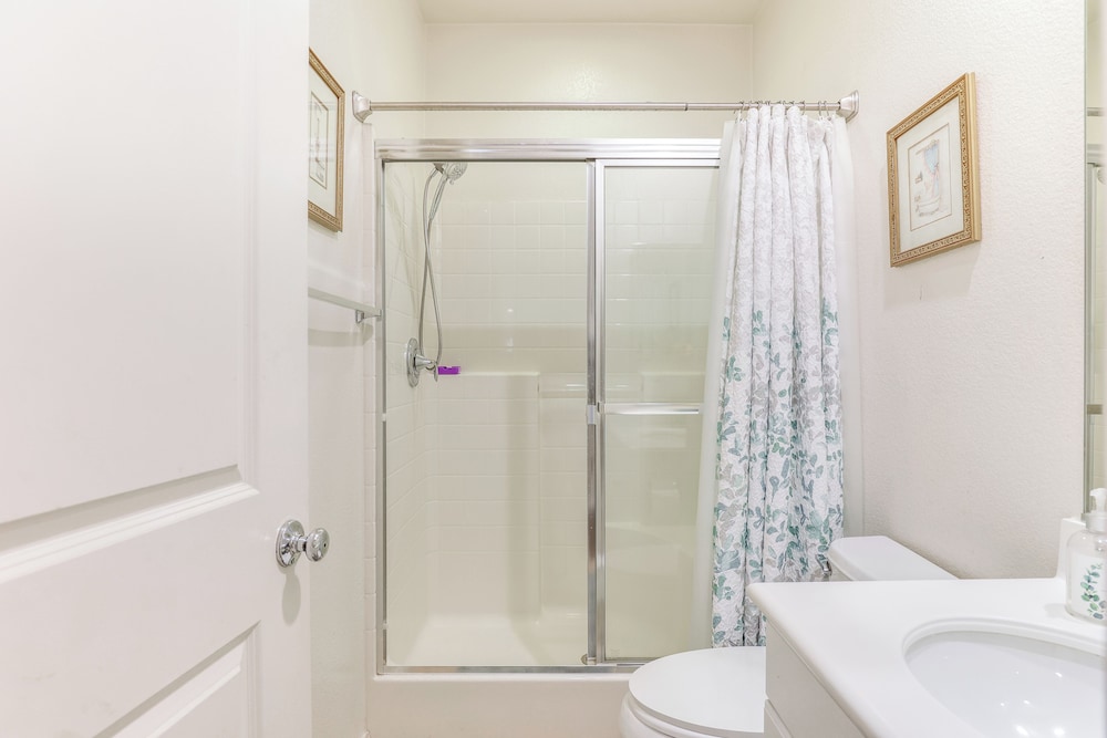 14 Mi to Old Town Temecula: Luxe Fallbrook Home!