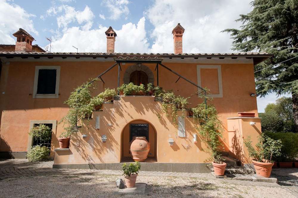 Big Family Villa in Rome Countryside view 4