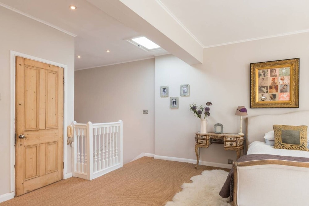 Stylish 1-bed With a Roof Terrace