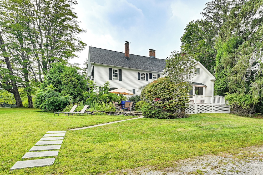1 Mi to Vineyard: Serene Berkshires Country Escape