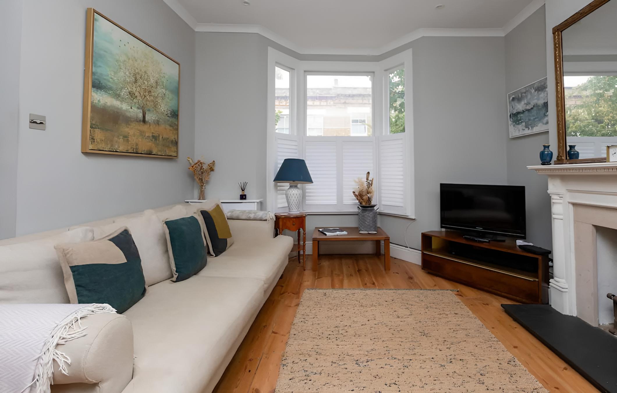 Vibrant 1BD Home With Outdoor Patio - Hammersmith!