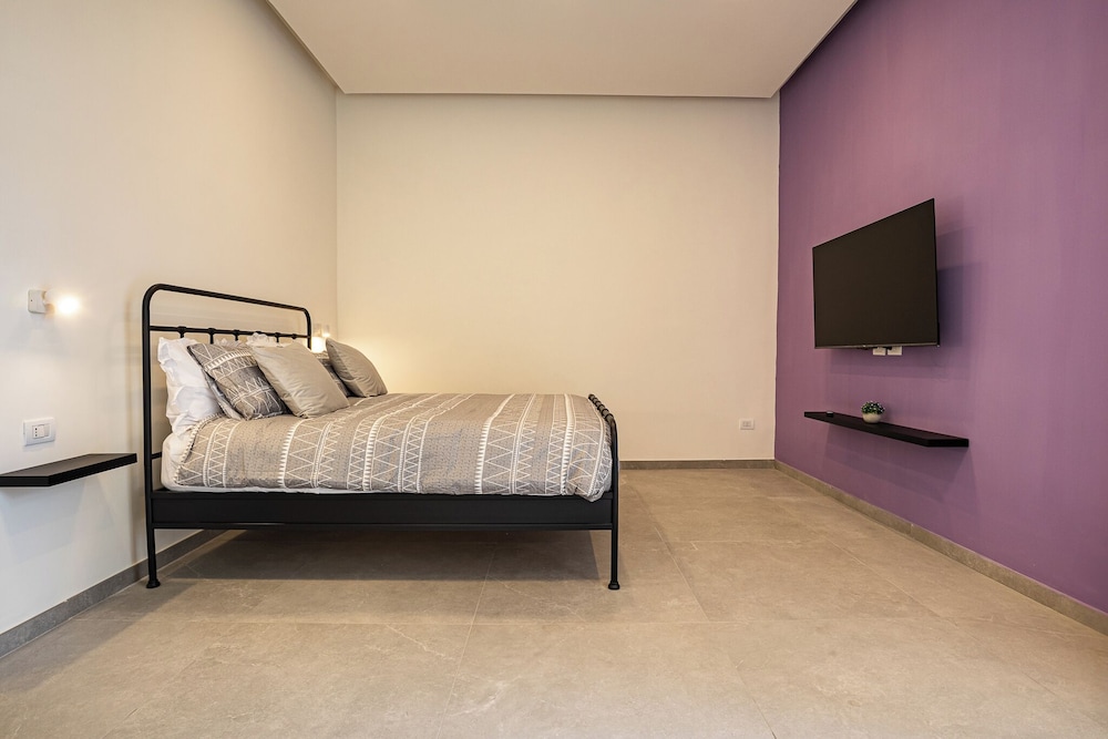 Alyde Apartments