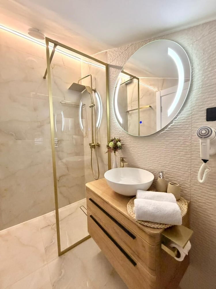 Lunamare Apartments