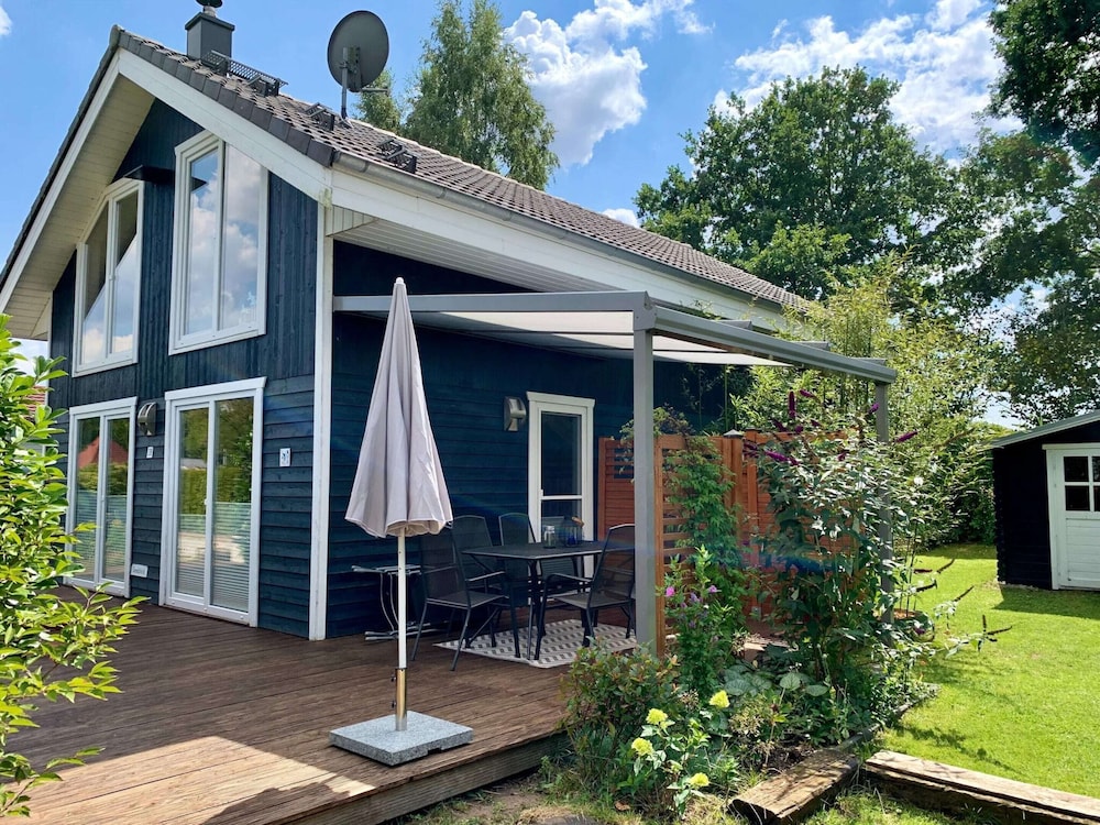 Lovely Holiday Home in Dummer Near Lake