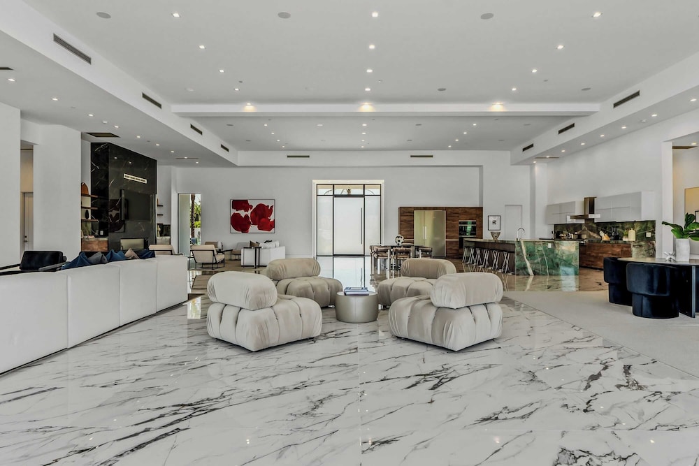 Indio Stay w/ Exclusive Amenities Pool, Hot Tub, Spa, Firepit Bravo Villa #16 by Avantstay