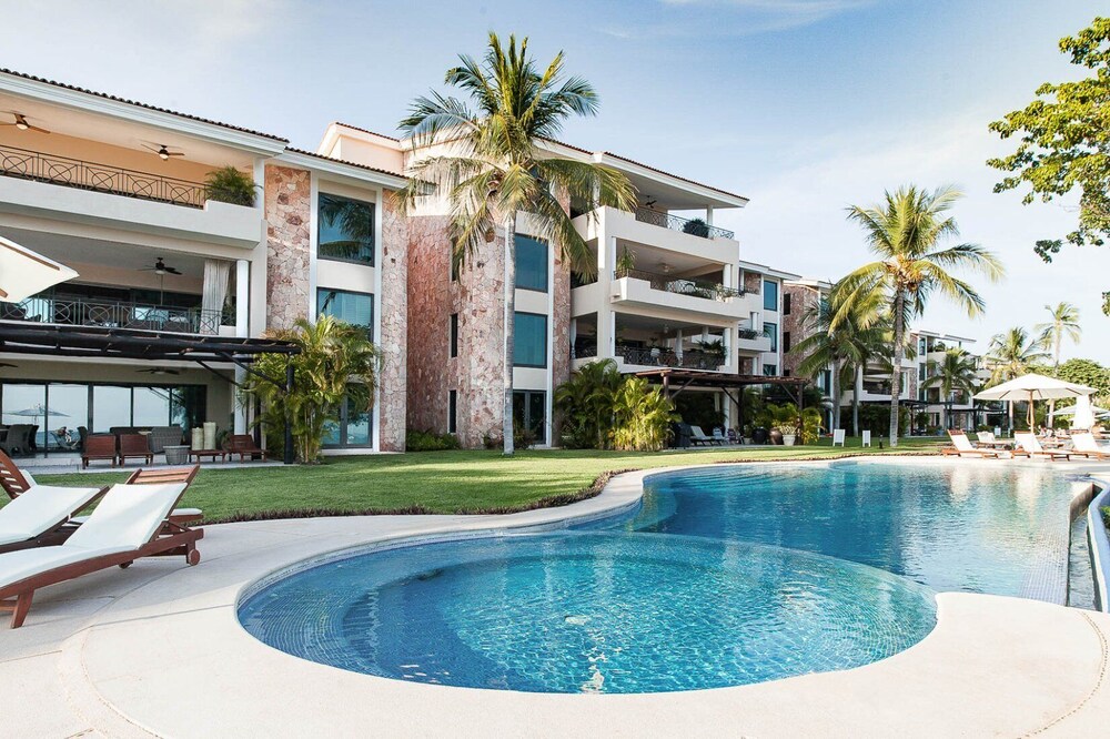 Gorgeous 4 Bedroom Condo - Property Image 5