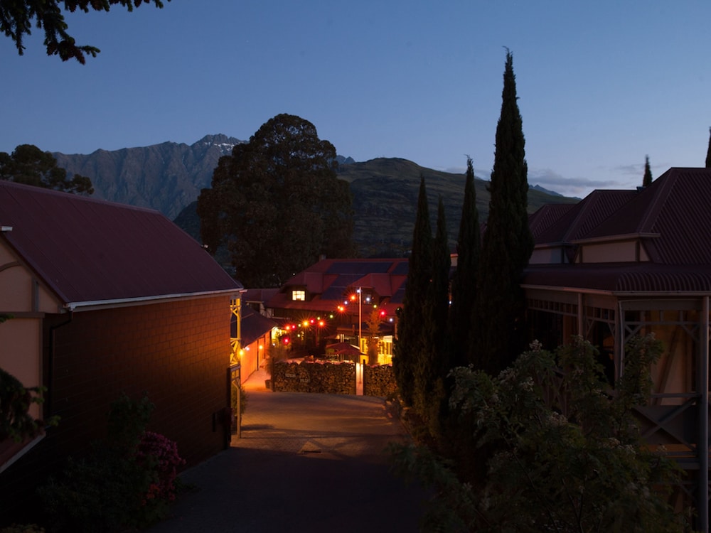 Sherwood Queenstown 3