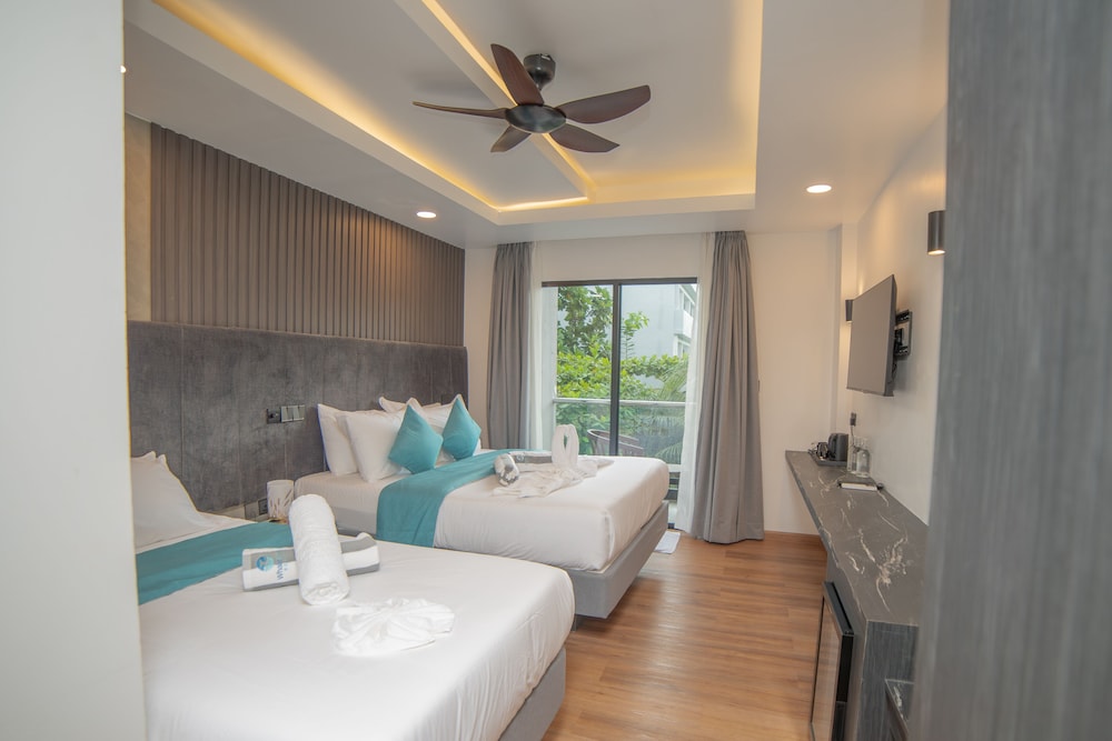 Whaleshark Beach photo 4