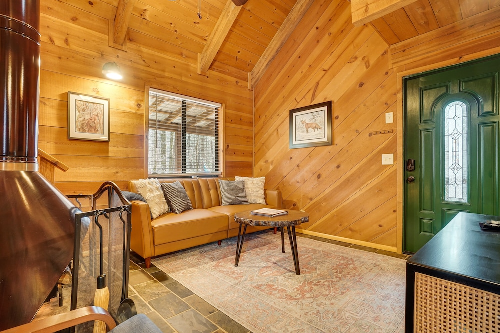 Sautee Nacoochee Mtn Paradise w/ Spacious Deck!