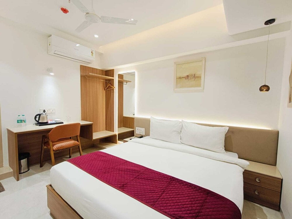 MURLI HOTEL LUXURY ROOMS