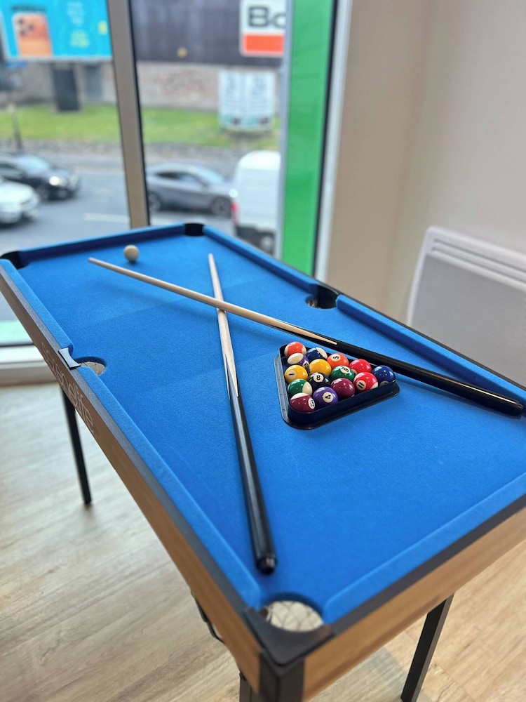 Spacious MCR Apartment - Gym - Terrace - Games Room - Free Secured Parking