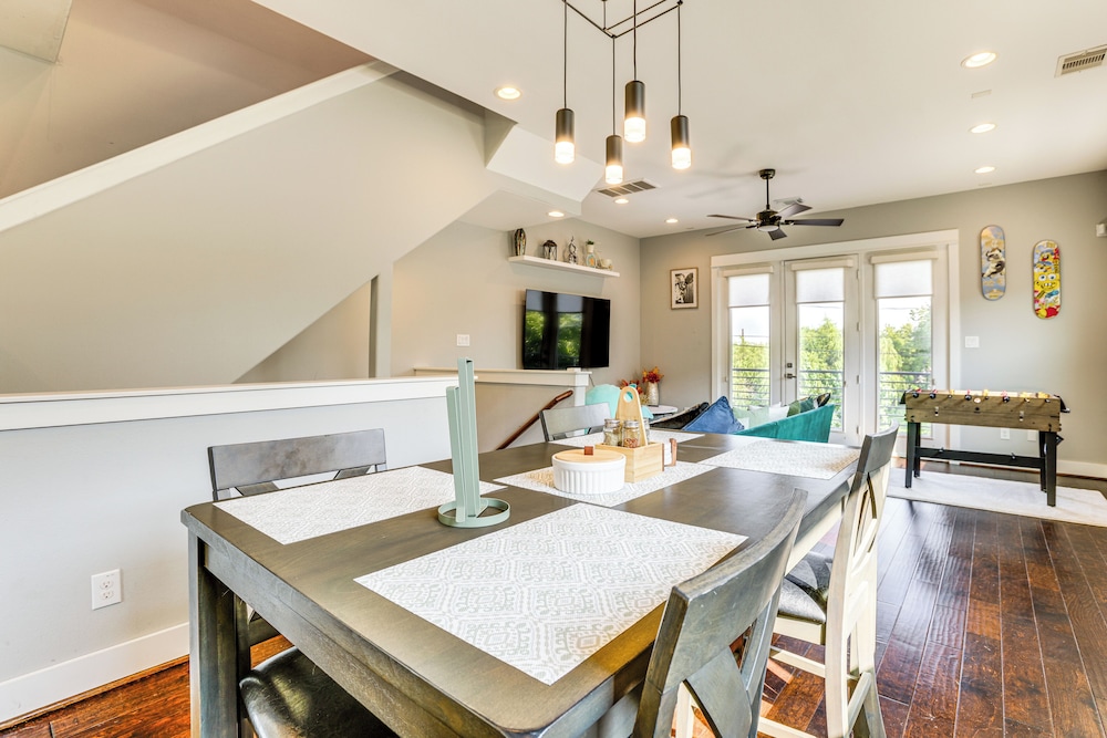 2 Mi to Dtwn: Modern Houston Home w/ Private Patio