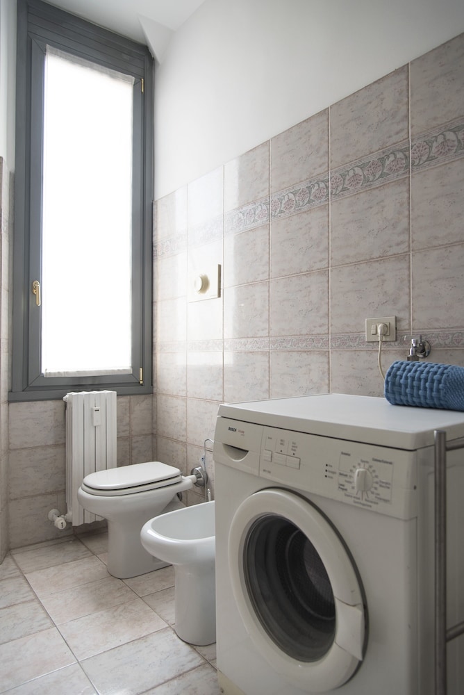 Bright & Cozy Flat near Navigli, Iulm, Tortona