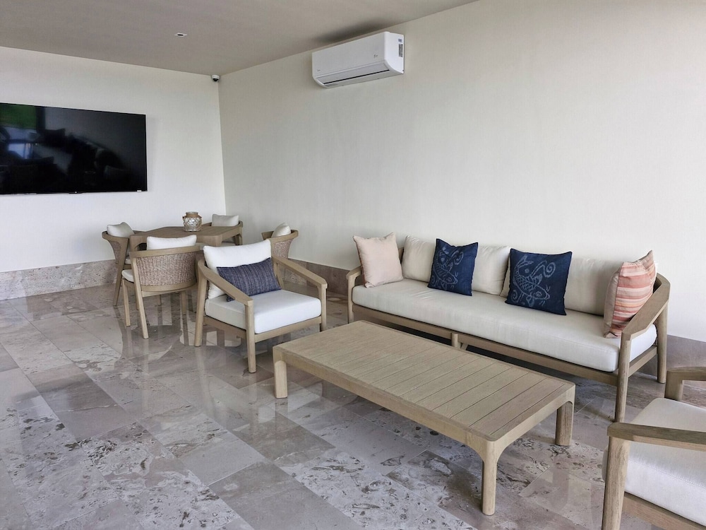 Cozy 1B & 1B Apartment Puerto Morelos With Private Beach