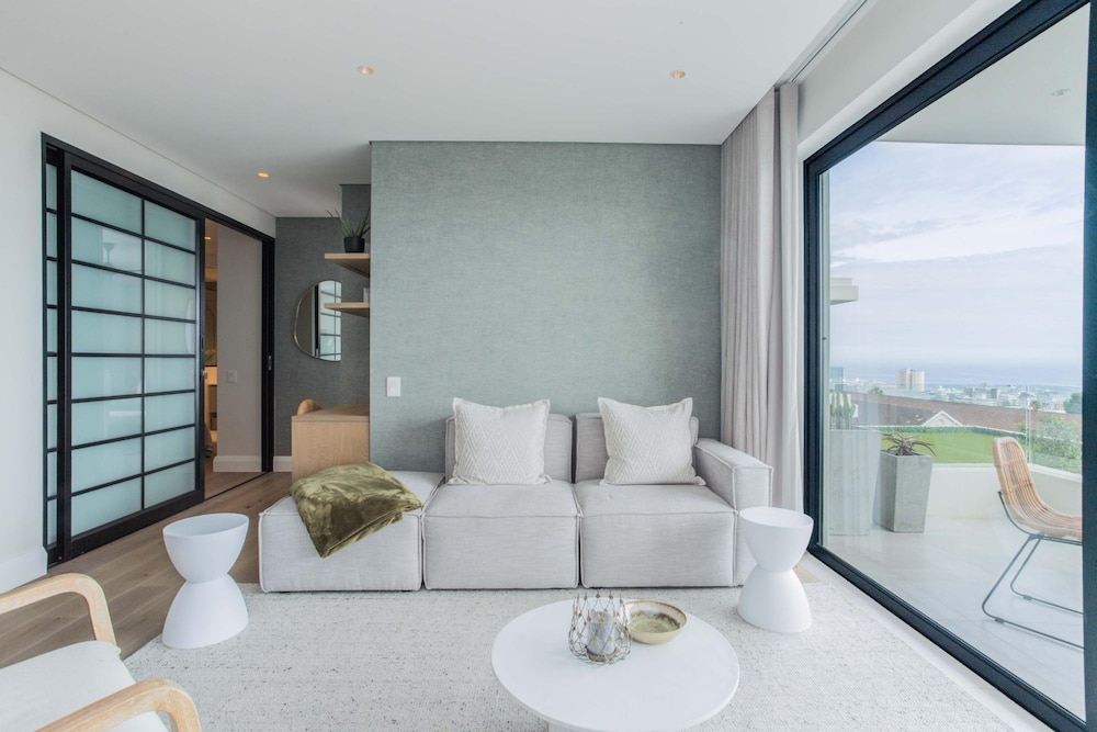 Alluring 2bed Apt w Sea Mountain Views Marlo Vale