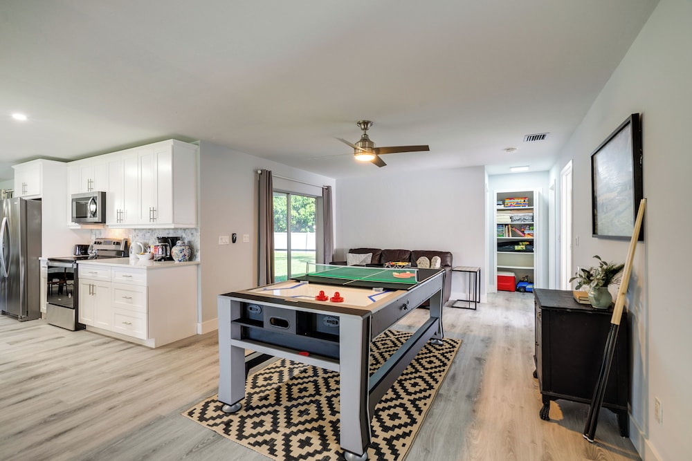 Game, Shop & Beach-hop: Family Home in Cape Coral