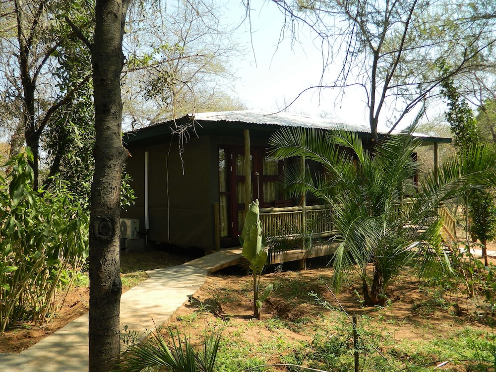 Kwalape Safari Lodge