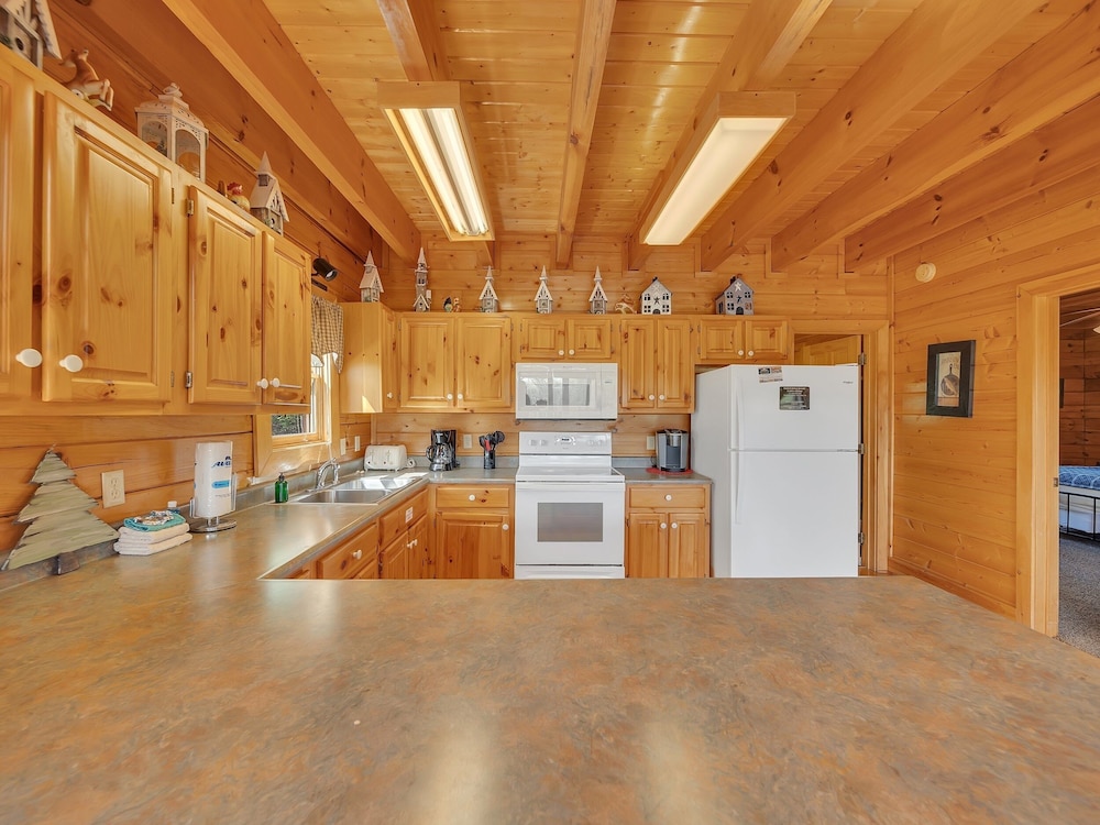 Ern860 - Cozy Bear Overlook 4 Bedroom Cabin