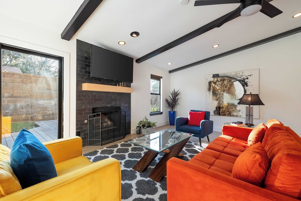 Private Yard w/ BBQ & Games, Steps to South Congress & Barton Creek Clarksburg