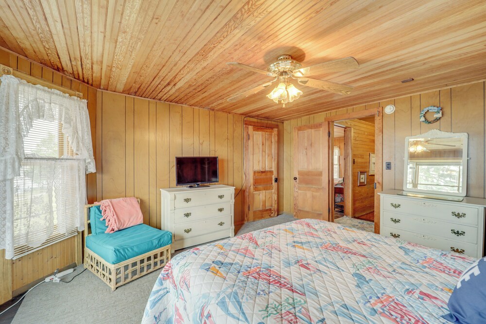 Waterfront Alanson Cottage w/ Dock & Lake Access! view 4