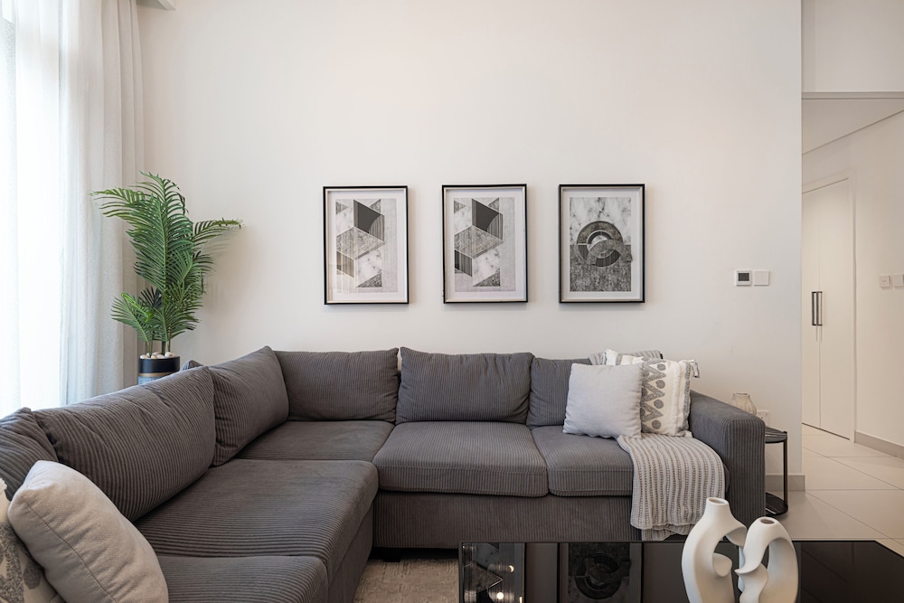Burj Crown Lux Apartment by Dubai Mall