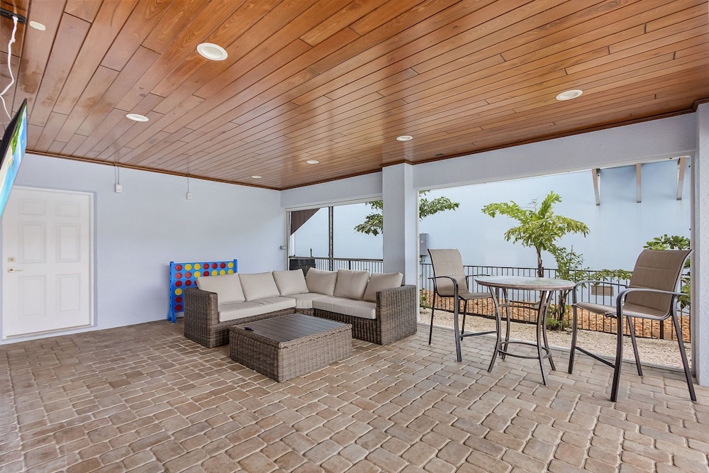 571 Seabatical: Canal Front With Pool! 5 Bedroom Home