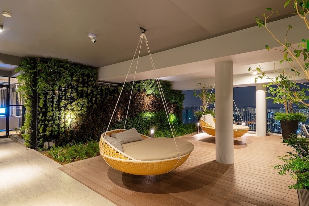 Millerz Square Family Rooms by TwoFive