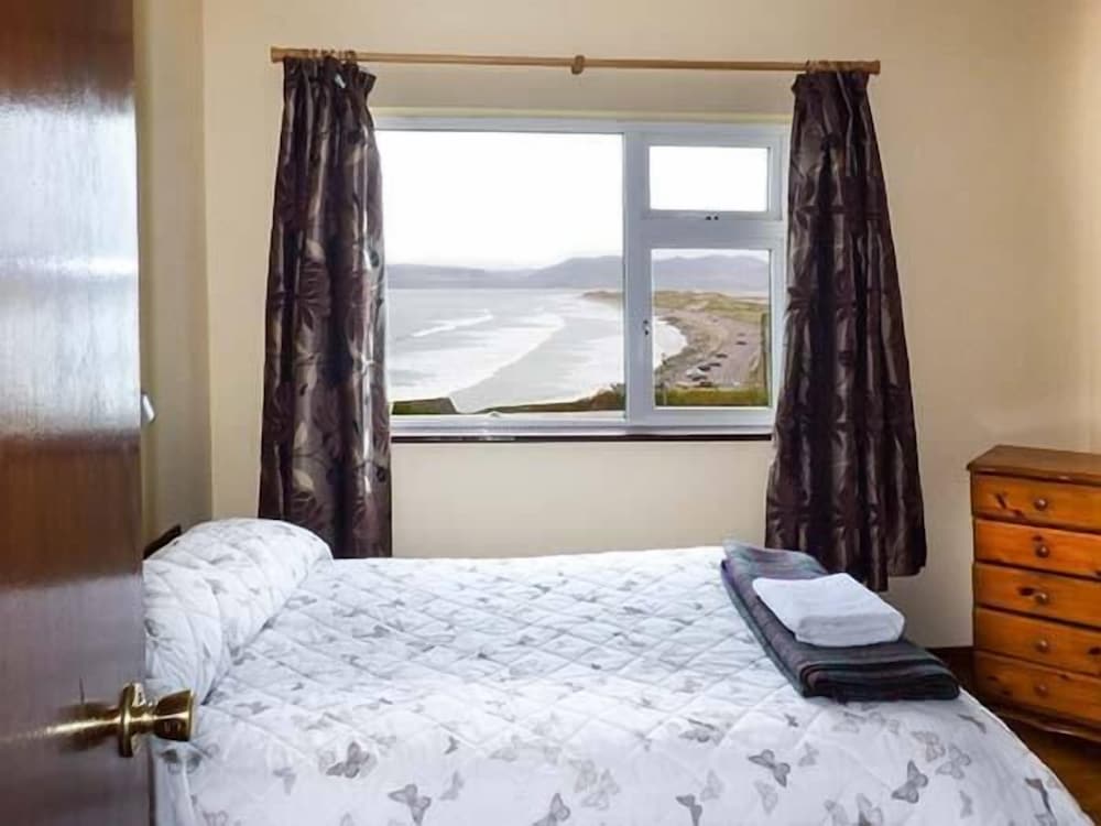 Rossbeigh Beach Cottage No 6 view 2