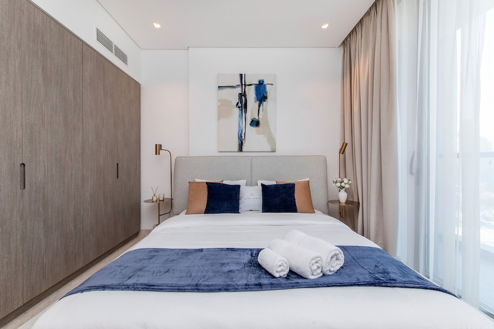 Luxe 3BR with Burj Khalifa view