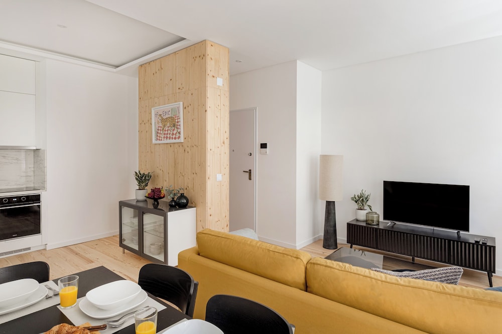 AB10 Modern Lisbon