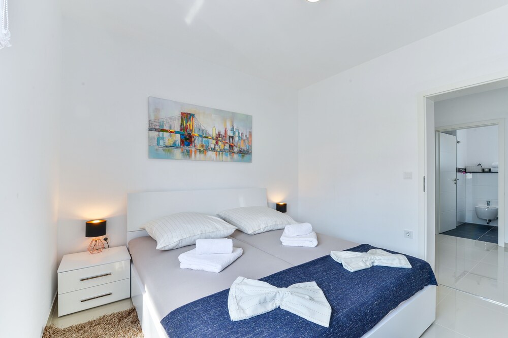 Apartments Olujic view 4