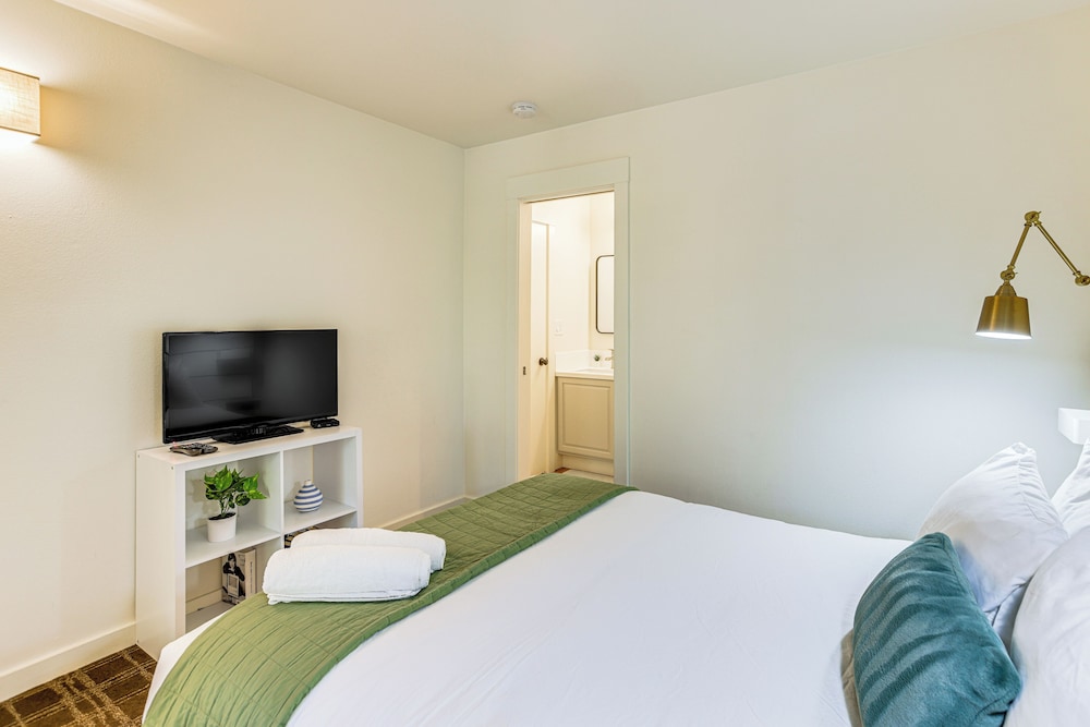 Hike, Ski & Golf: Bend Condo at Seventh Mtn Resort