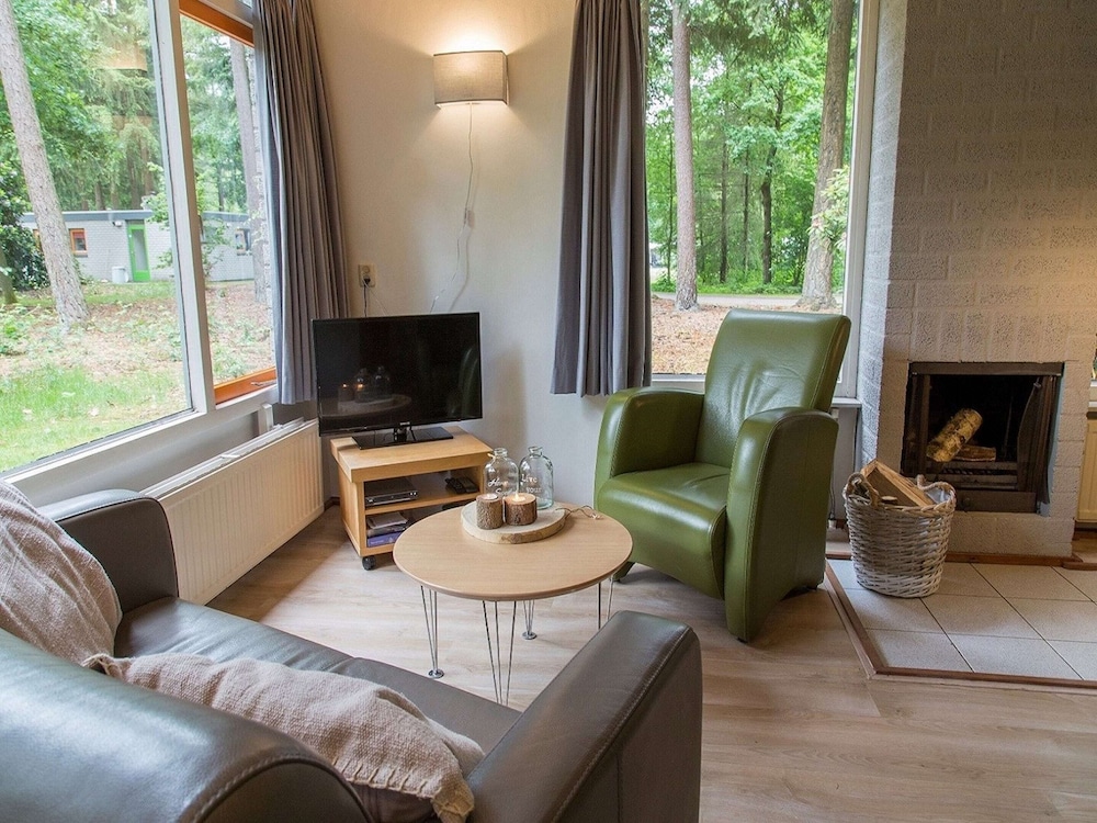 Bungalow With a Tree House box bed on Veluwe view 5