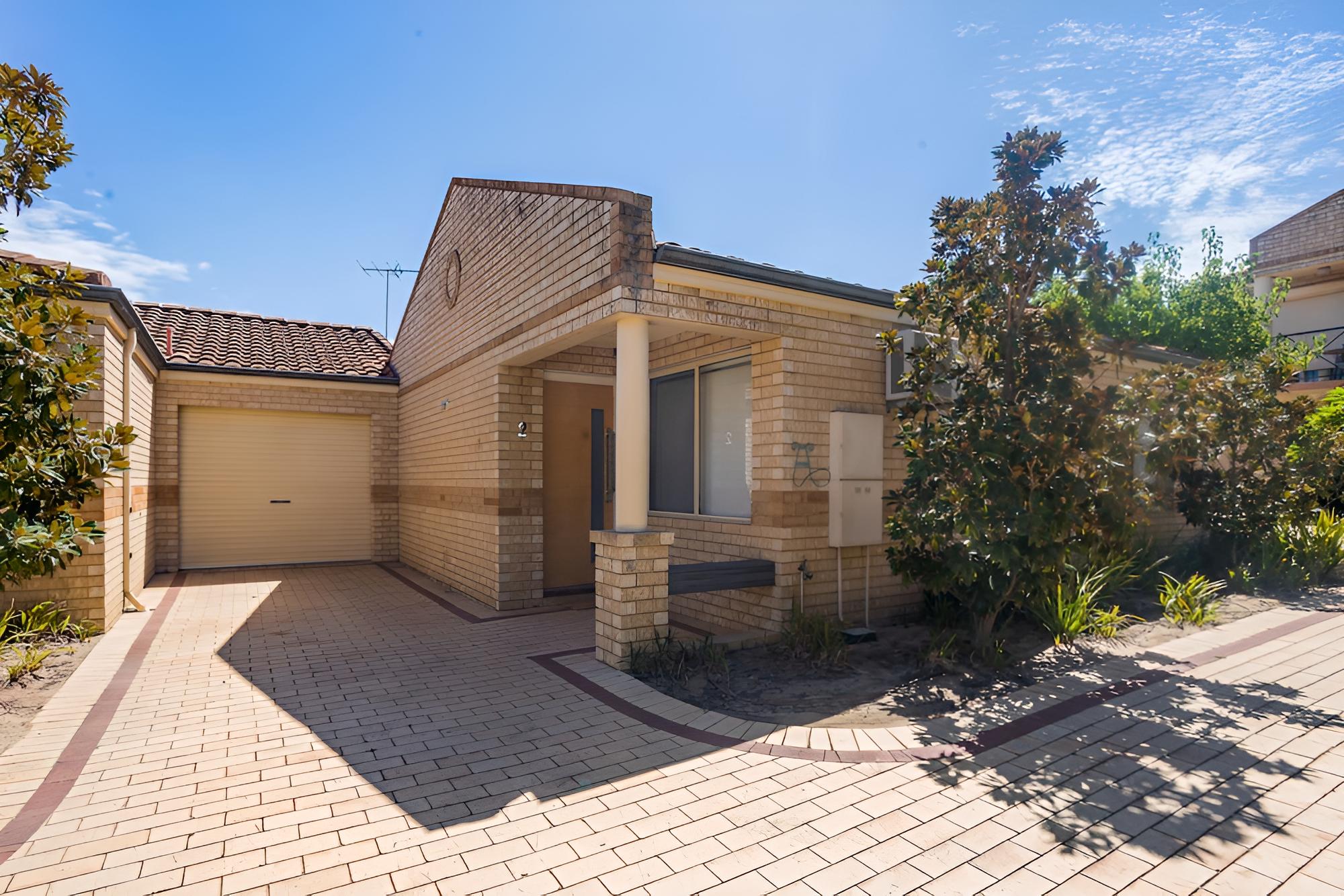 Comfortable 3 BDR Family Home With Patio